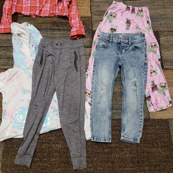Girls size 4-5 winter clothing bundle of 7 - Picture 5 of 7